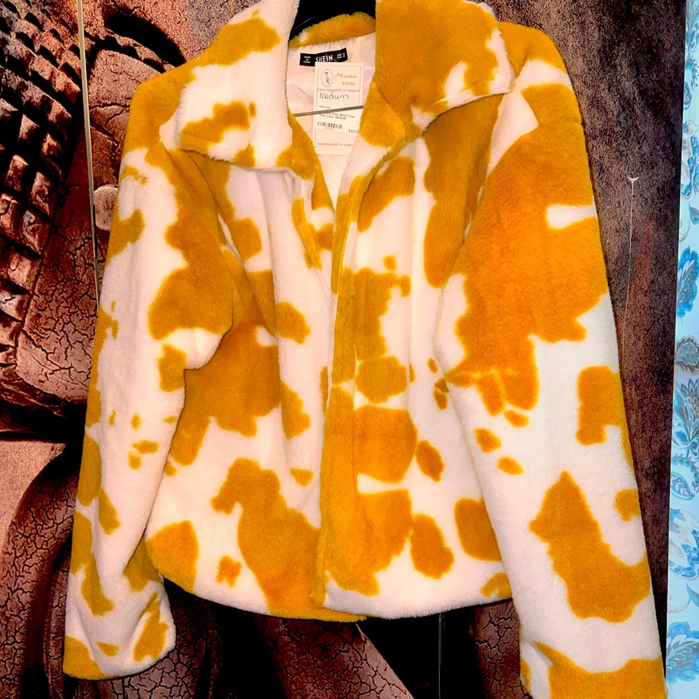 Women’s Faux fur coat 
Sz M